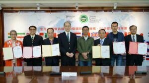 TPMA 理事長李仟萬 先生 代表台灣專案管理學會與國立高雄大學等單位簽訂國際認證暨青年團營運中心簽約記者會 2020/12/23