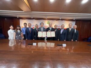 TPMA 理事長李仟萬 先生 與崑山科技大學 鐘俊顏副校長 共同完成第 7 個 國際認證暨青年團營運中心簽約儀式 2021/4/13

鳳信新聞 台灣專案管理學會與崑大合作 設青年團營運中心影片：https://youtu.be/46l9zqGMJ5Q