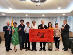 TPMA 理事長李仟萬 先生率學會同仁拜訪崑山科技大學，並與鐘俊顏副校長、陳龍泉副校長、推廣教育組 黃淑卿組長、校友中心 林伶瑾主任、商業管理學院 呂德財院長等洽談合作事宜並合影留念。 2022/08/19