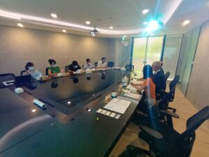 TPMA 理事長李仟萬 先生率學會同仁拜訪崑山科技大學，並與鐘俊顏副校長、陳龍泉副校長、推廣教育組 黃淑卿組長、校友中心 林伶瑾主任、商業管理學院 呂德財院長等洽談合作事宜並合影留念。 2022/08/19