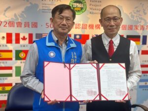 TPMA 理事長李仟萬 先生與中國國民黨高雄市委員會 許福明主委共同完成第 14 個國際認證暨青年團營運中心簽約儀式 2022/05/10