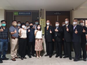 輔英科大與台灣專案管理學會舉行國際認證暨青年團營運中心簽約暨揭牌儀式於輔英鵬圖人文大樓舉行，由台灣專案管理學會 (簡稱TPMA) 理事長李仟萬與校長林惠賢締約，並偕副校長張可立、推廣教育中心主任黃國銘等共同揭牌，儀式簡單而隆重...閱讀更多 2022/07/04 新聞連接：https://tw-pma.org.tw/台灣專案管理學會國際認證暨青年團營運中心於輔/