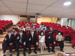 輔英科大與台灣專案管理學會舉行國際認證暨青年團營運中心簽約暨揭牌儀式於輔英鵬圖人文大樓舉行，由台灣專案管理學會 (簡稱TPMA) 理事長李仟萬與校長林惠賢締約，並偕副校長張可立、推廣教育中心主任黃國銘等共同揭牌，儀式簡單而隆重...閱讀更多 2022/07/04 新聞連接：https://tw-pma.org.tw/台灣專案管理學會國際認證暨青年團營運中心於輔/