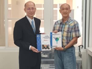 TPMA 理事長李仟萬 先生率學會同仁拜訪台中市組織及政策管理專業人員職業工會，並與許光華理事長、黃建岡博士（Best-ISO公司總經理兼工會秘書長）、白紋菱協理、姜雅雯小姐等工會幹部共同完成第 17 個國際認證暨青年團營運中心簽約儀式並合影留念。 2022/08/22