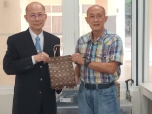 TPMA 理事長李仟萬 先生率學會同仁拜訪台中市組織及政策管理專業人員職業工會，並與許光華理事長、黃建岡博士（Best-ISO公司總經理兼工會秘書長）、白紋菱協理、姜雅雯小姐等工會幹部共同完成第 17 個國際認證暨青年團營運中心簽約儀式並合影留念。 2022/08/22